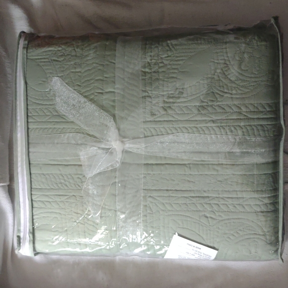 American Traditions Quilt - Picture 2 of 2